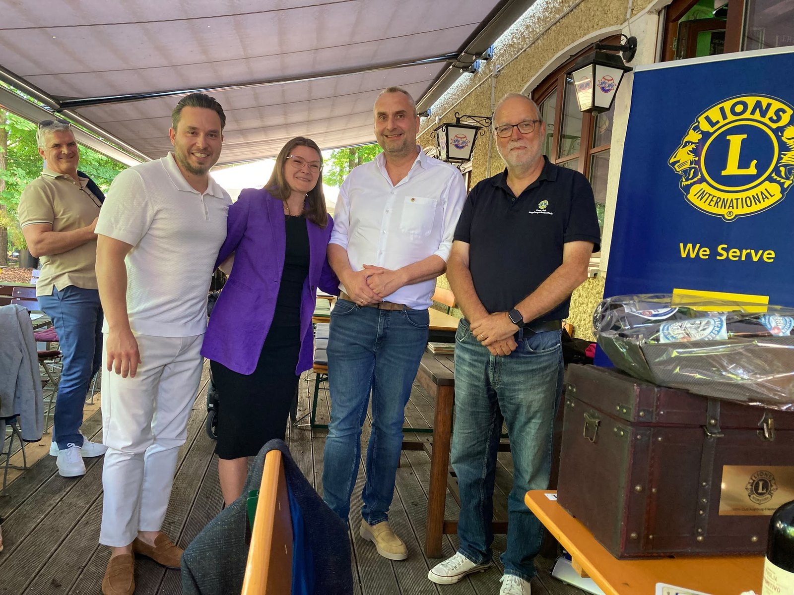 Mitglieder des Lions Club Augsburg-Friedensstadt beim Dining in / Dining out am 7. Juni 2026