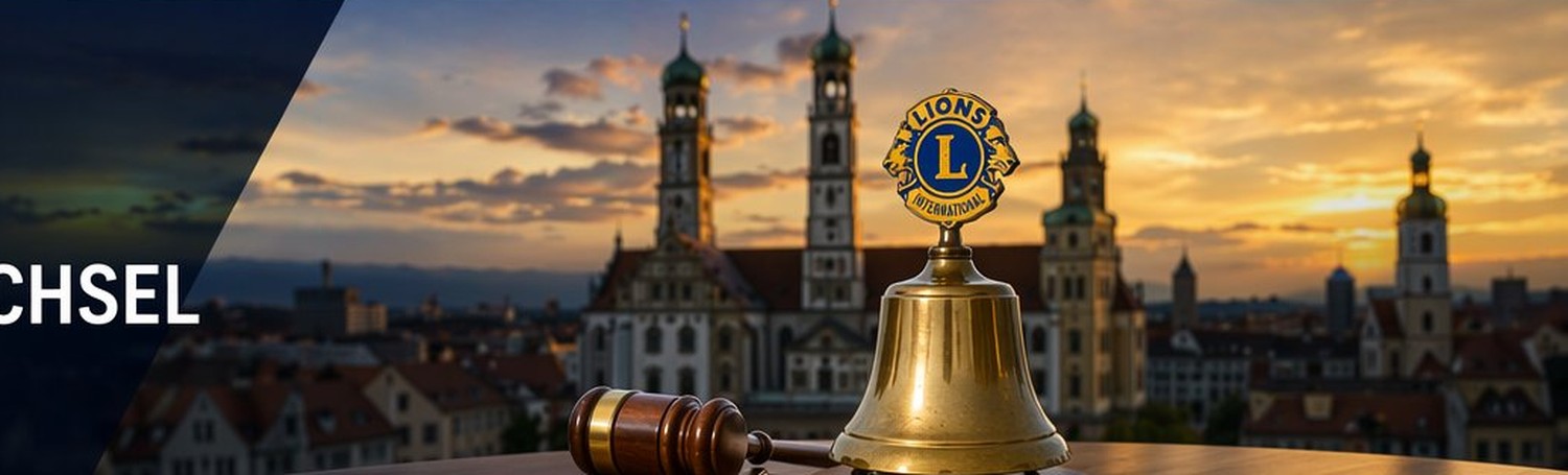 Augsburger Skyline bei Sonnenuntergang mit Lions-Glocke und Richterhammer